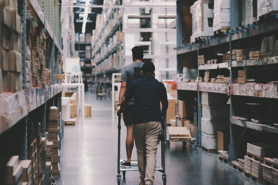 Discover the Ultimate Warehouse Shopping Experience: Sam's Club vs. Costco