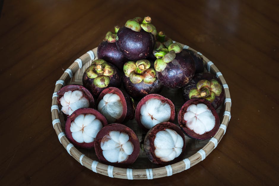 how to eat mangosteen