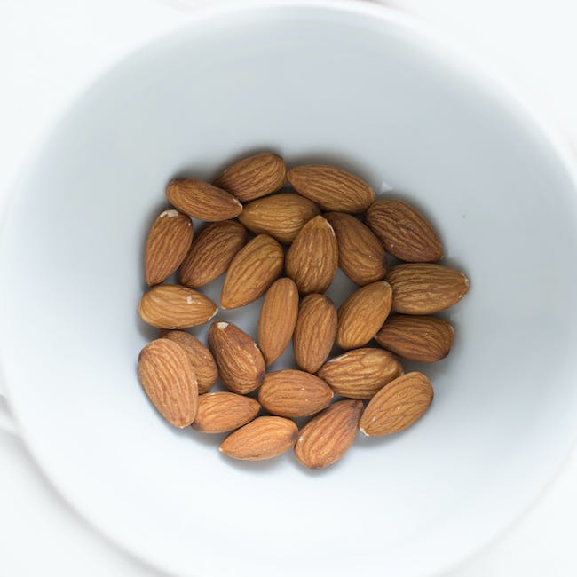 how many almonds to eat per day